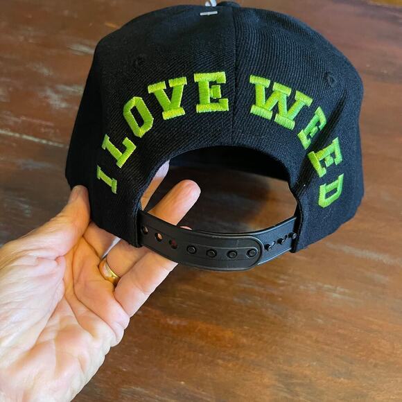 NWT Black Trucker Hat with Green Leaf Snapback One Size Fits All - Picture 4 of 7